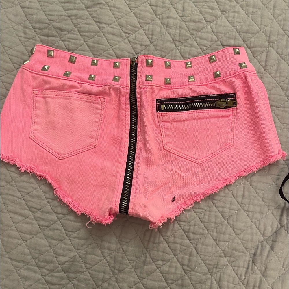 Hot Neon pink studded shorts zippered all the way down! RARE AND UNIQUE!😻 - Picture 4 of 4